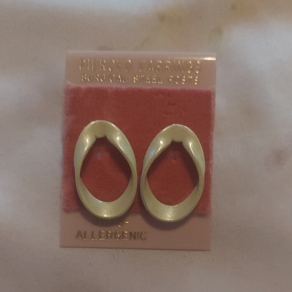 8/$10 5 Pcs For $6 Vintage Set Of Silver and Gold Earrings Set (1) - Picture 7 of 10